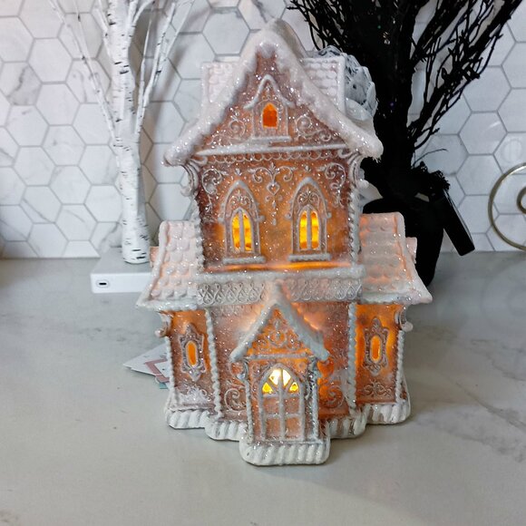 NEW! EXQUISITE LIGHT UP GINGERBREAD HOUSE DECOR - Picture 6 of 6